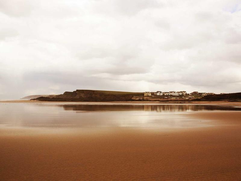 孔乙己的长衫<br>qyy4iewj.cn 脱不下的学历枷锁